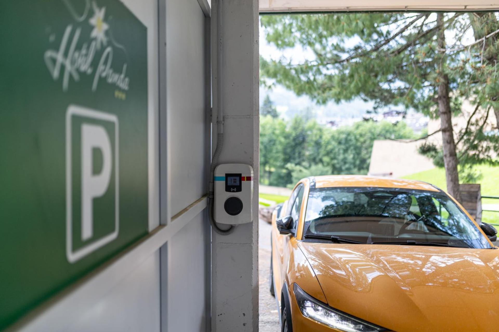 Hotel Panda Cortina- Ricarica Auto Elettriche Cortina dʼAmpezzo Exterior foto